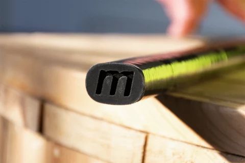 Identité graphique Maestria équipement de hockey Lillois : bouchon de la crosse de hockey avec le "M" du logo